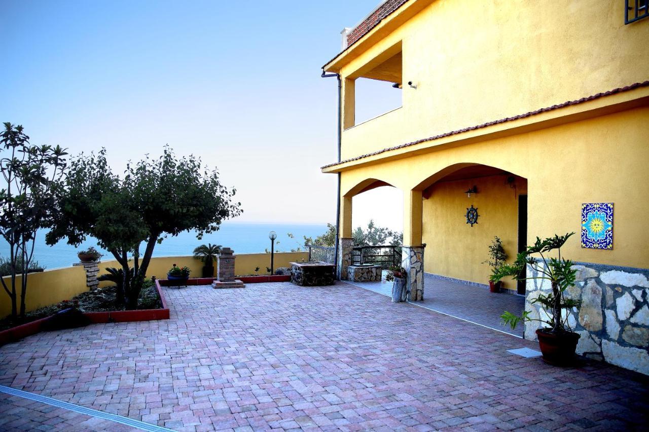 Villa Yellow House 리카타 외부 사진