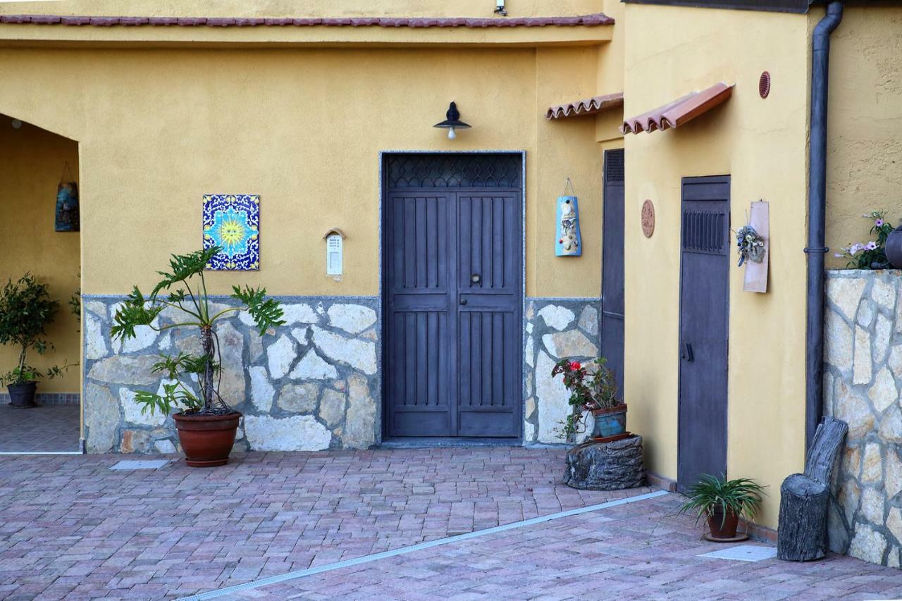 Villa Yellow House 리카타 외부 사진